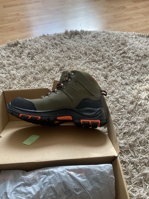 Bocanci noi nepurtati cu eticheta!!!