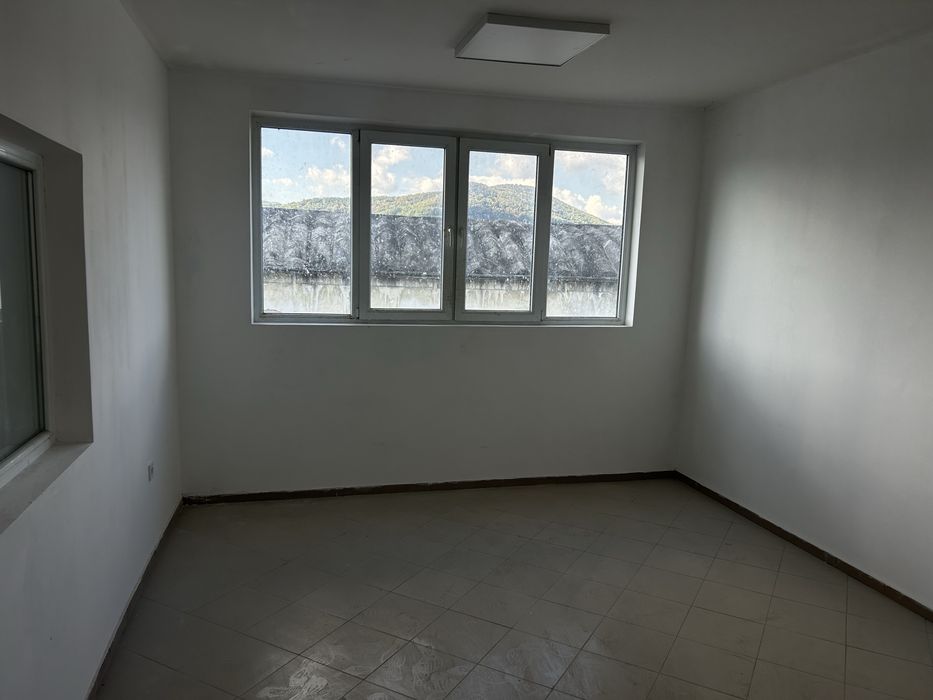 Дава се под наем Промишлена сграда в Габрово, Промишлена зона - 400 кв.м за 2.55 € - Снимка #6