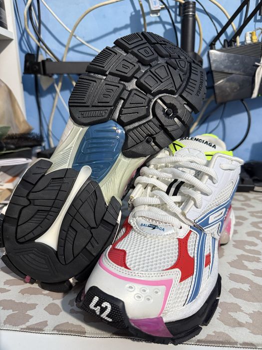 balenciaga runner white red blue pink