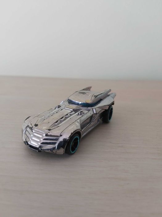 Vând machetă Batmobile  Hot Wheels