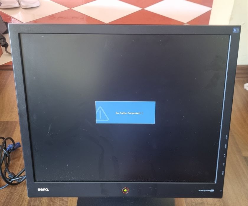 monitor LCD marca BenQ, modelul E900 (cod model: ET-0011-B)