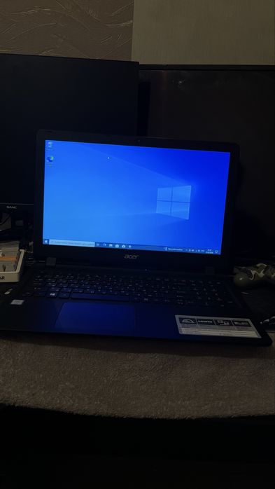 Продается ноутбук ACER Aspire ES1-572