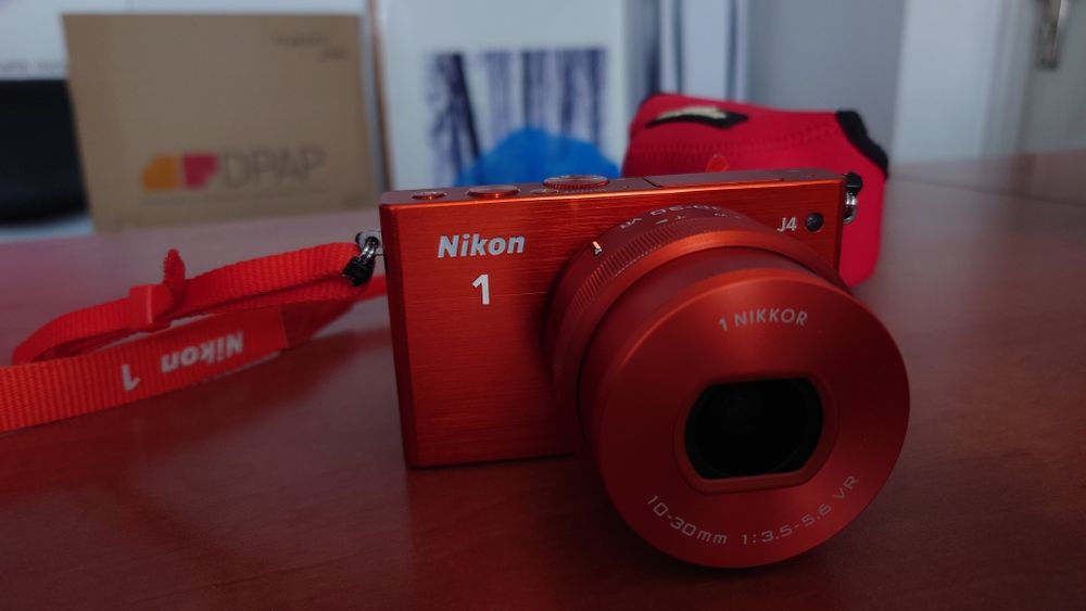 Nikon 1 J4 cu obiectivul 10-30 PD Zoom