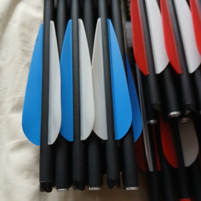 Săgeți din carbon pentru arbalete de 46,51 sau 56 cm,varf 3 lame,noi