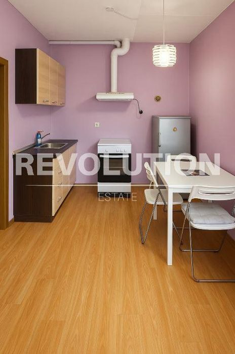 Дава се под наем Двустаен апартамент в Варна, Цветен квартал - 78 кв.м за 298.86 € - Снимка #1