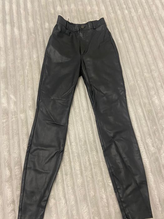 Нови кожени панталони и блузи