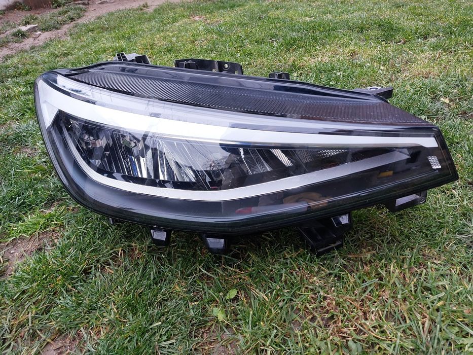 Far dreapta vw id 4 full led cod 11B941006A