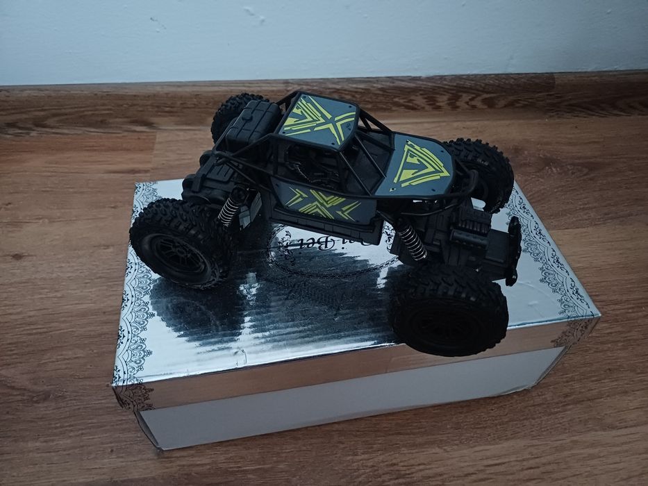 Vând diferite mașinuțe