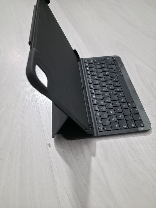 Husa si tastatura iPad logi slim folio pro