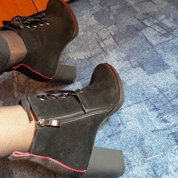 Боти от естествен велур на висок ток!