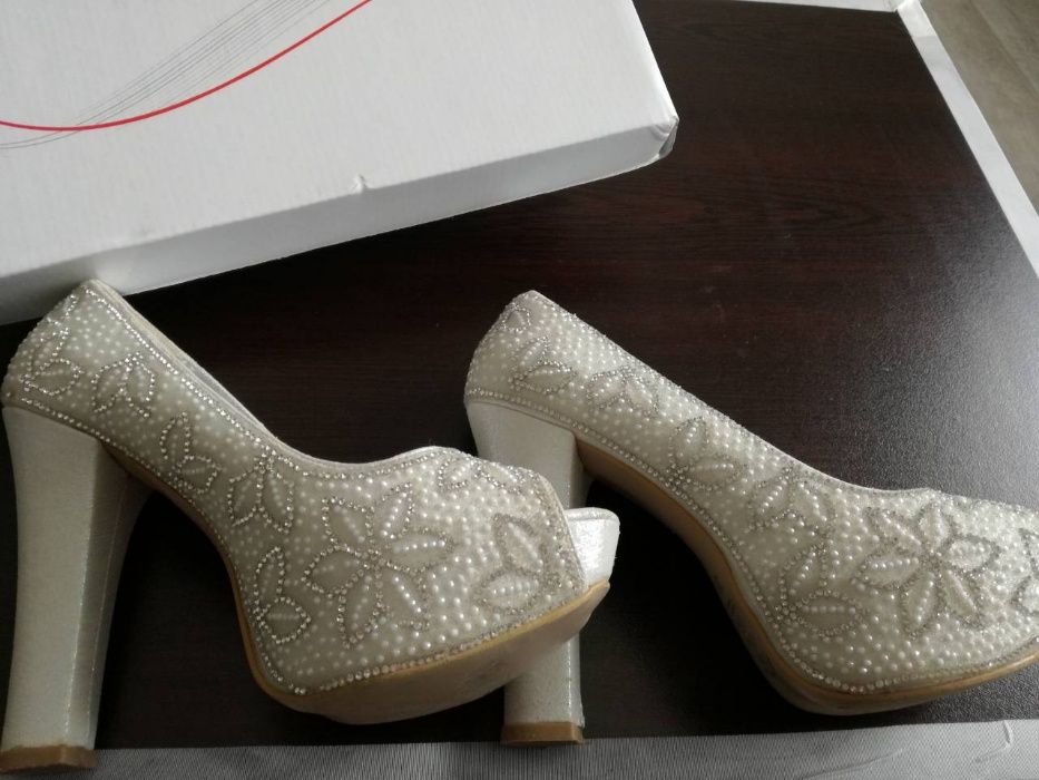 Официални дамски обувки