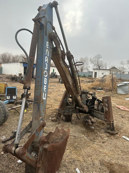 Экскаватор погрузчик  комплект  мтз 82.1