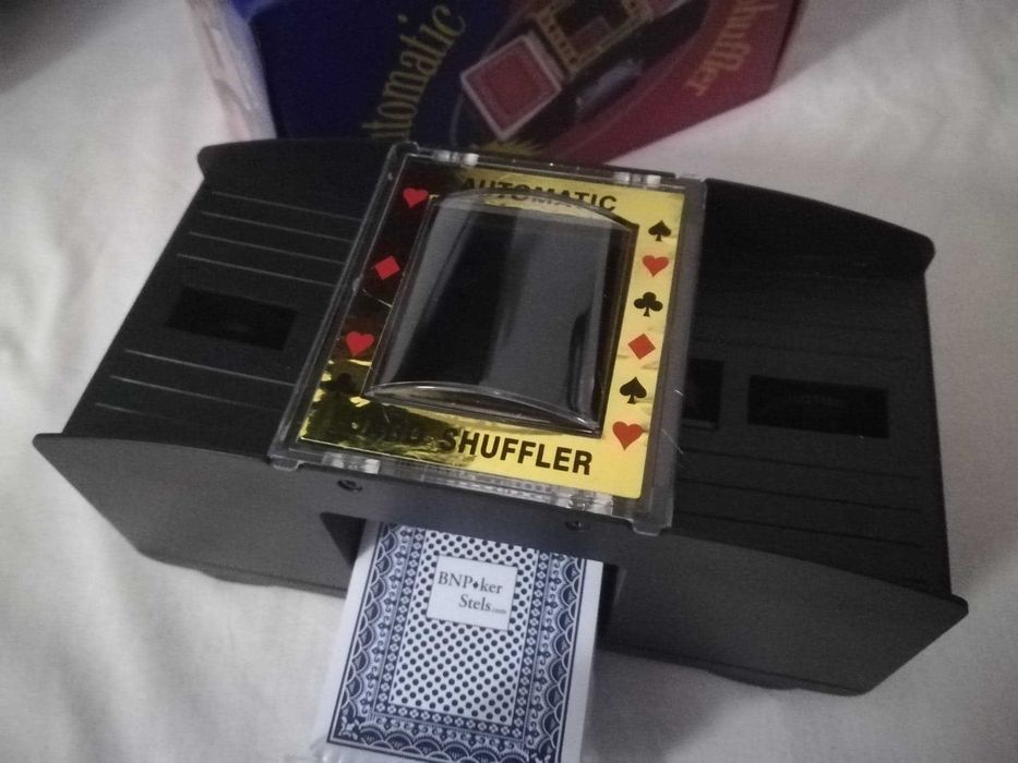 Aparat de amestecat cartile de joc, amestecator carti pentru poker.NOU