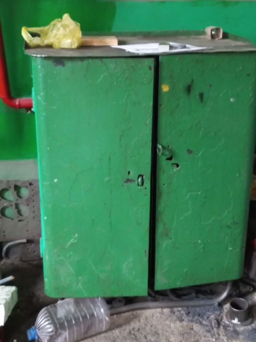 Шкаф тумбочка металлическая