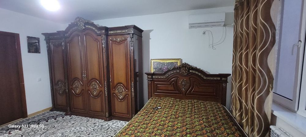 Андижон шаҳар марказида 2 хона, 70 кв. жихозлари билан