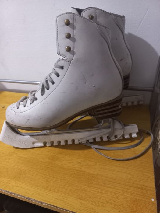 Коньки детские продам