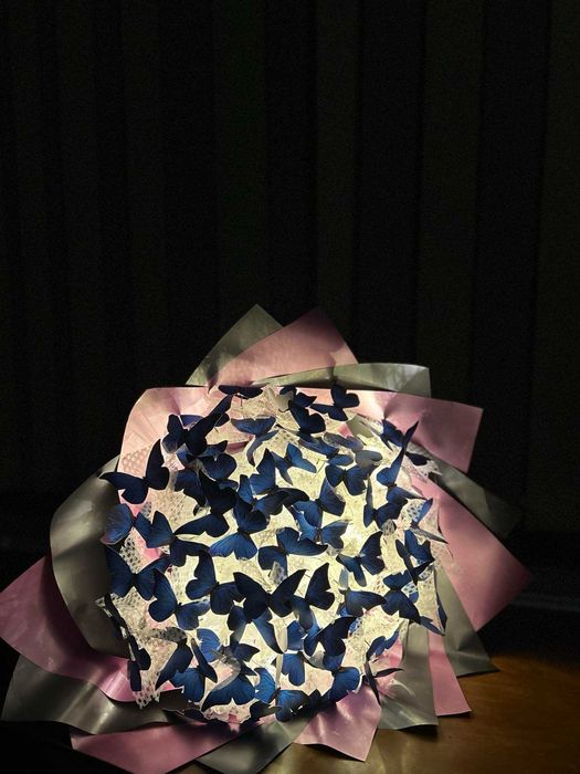 Букет от светещи пеперуди