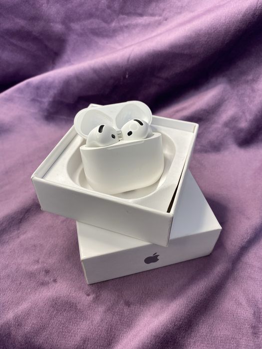 Apple air pods 4