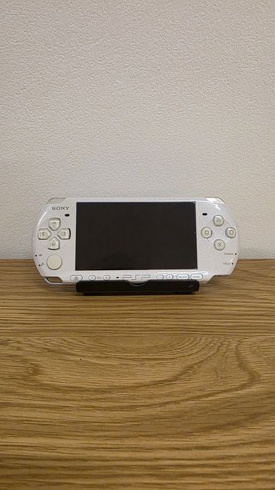 Sony PSP 3000, Modat, 550 jocuri, 9 în 1,  gata de joacă