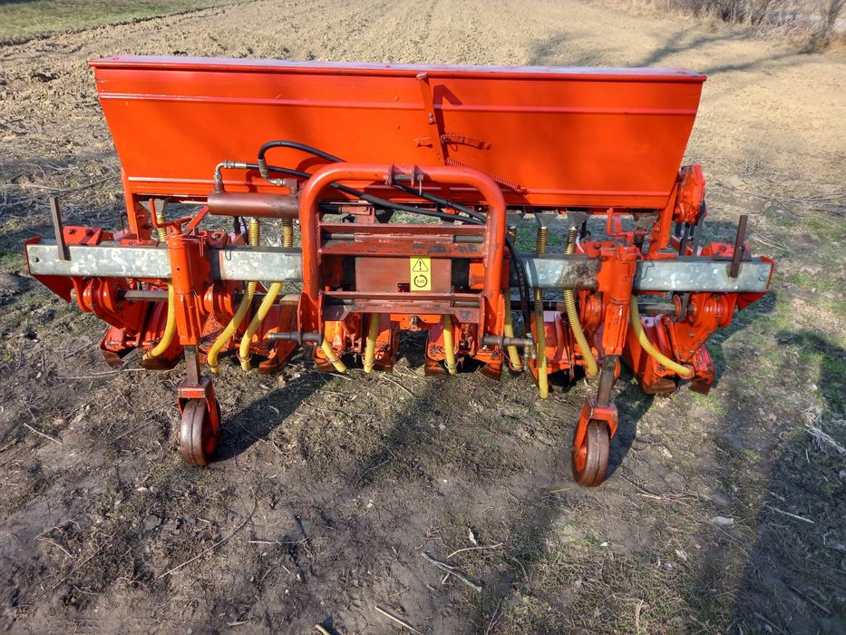 Prasitoare cu freza si ferilizator