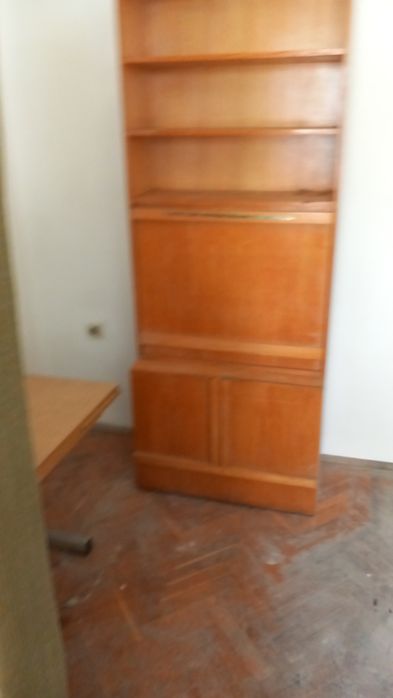 Продават се шкафове