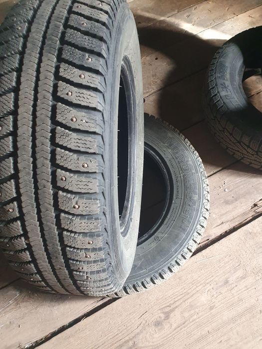 Продам 4 шипованных покрышки