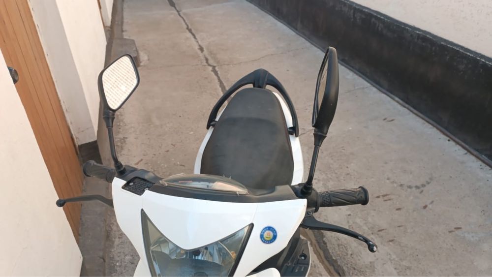 Продам скутер на бензине