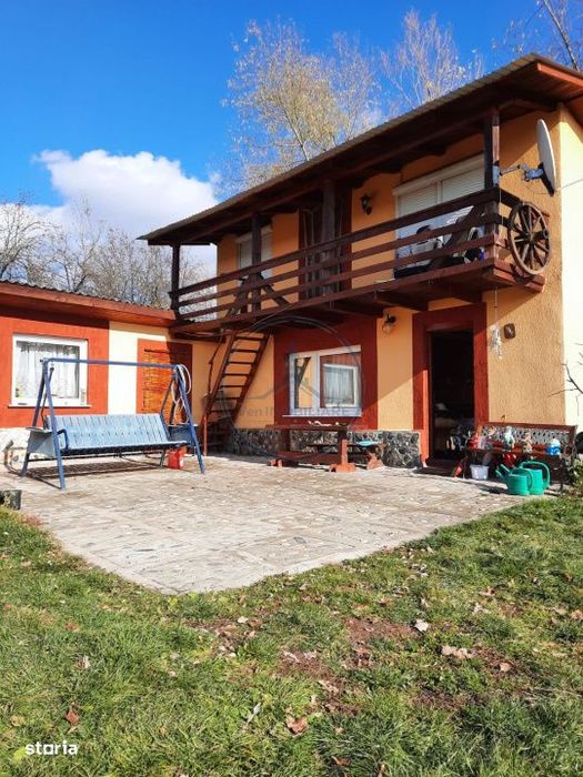 Casa de vanzare Dumitra ,teren  1000mp