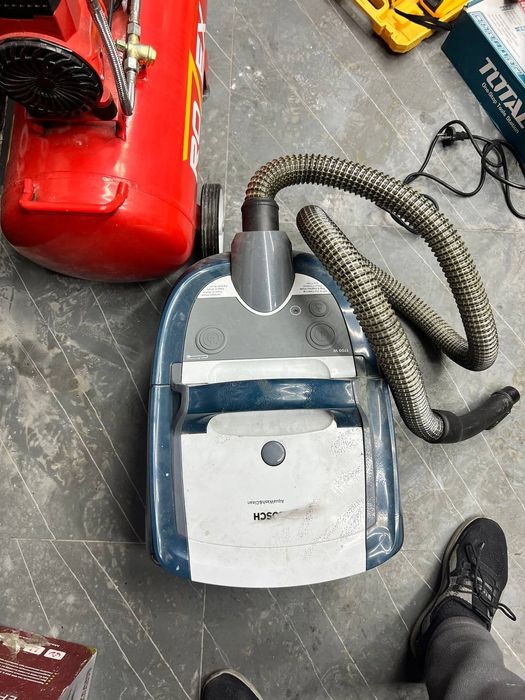 Моюший пылесос BOSCH