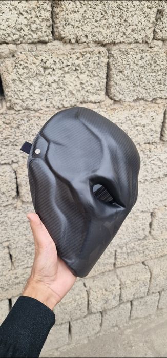 Maska niqob karbon carbon mativiy va glyansivi  iPhone samsung redmi