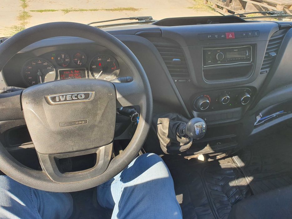 Autoutilitara Iveco Daily 35 C15 cu prelata