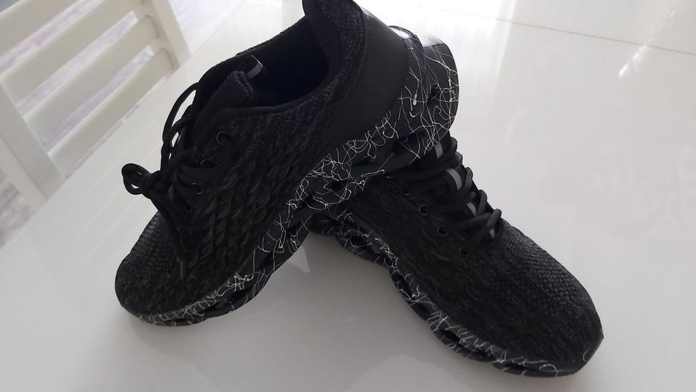 Кроссовки новые 43