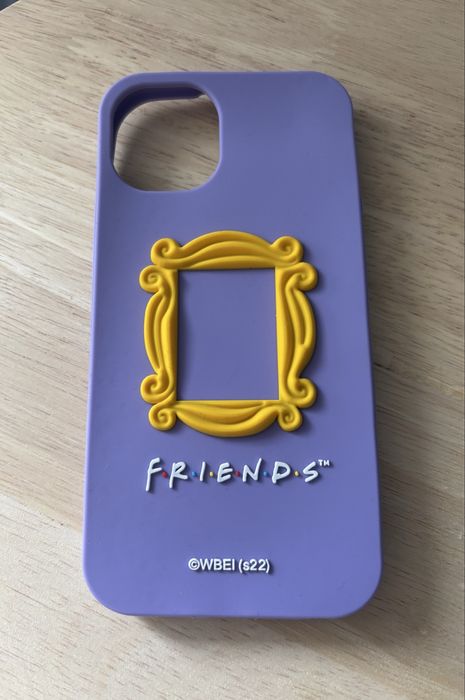 Husă telefon Friends mov, ramă galbenă, iPhone 13