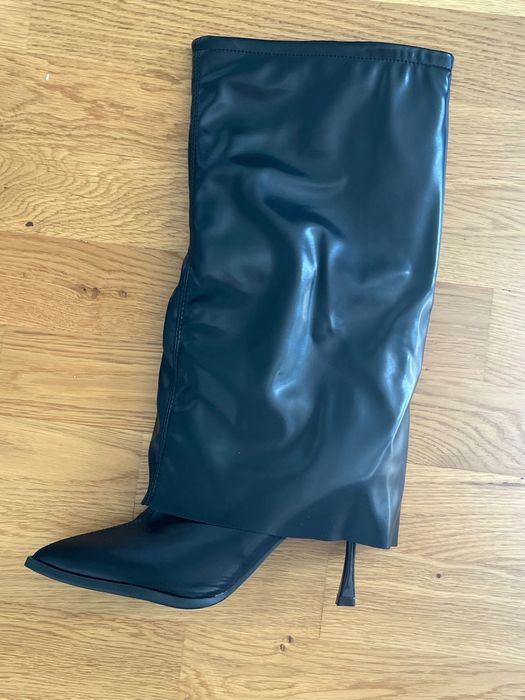 Черни ботуши с тънък ток- чисто нови