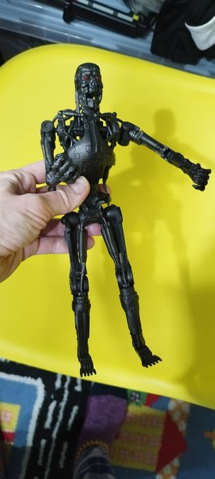 Продам робота пластик