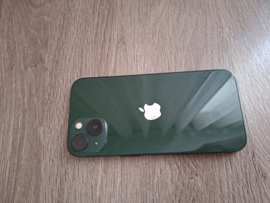 Продам Iphone 13