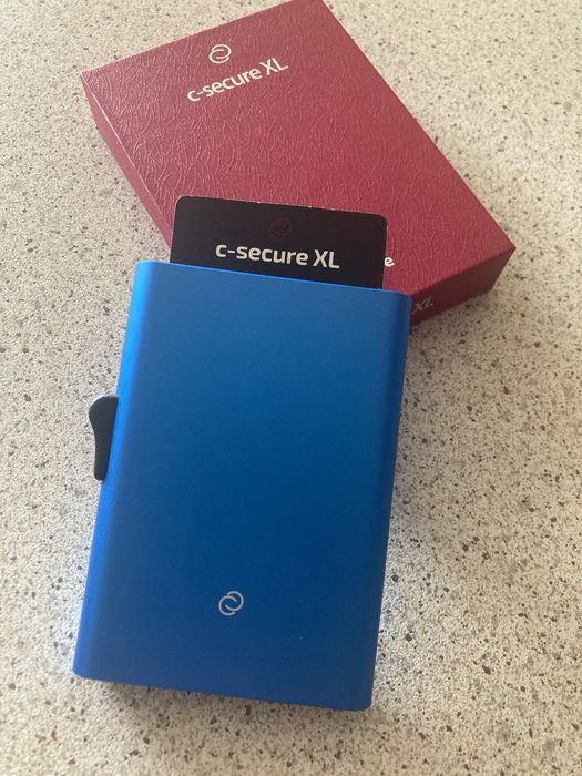 Кардхолдър c-secure XL