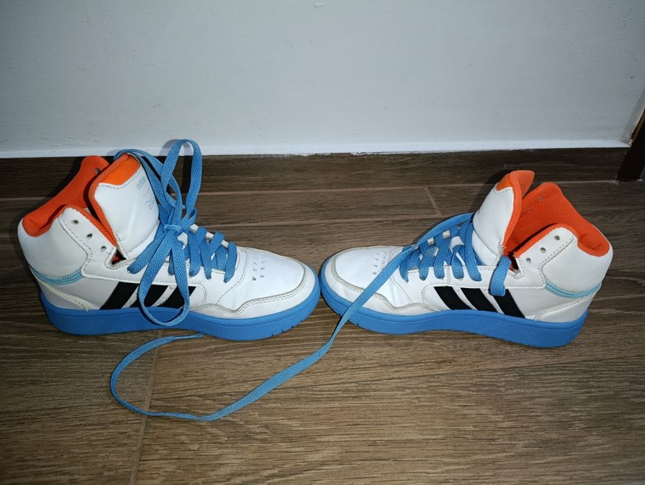 Adidași băieți mărimea 33