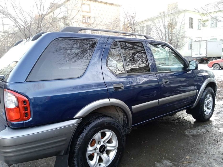 Isuzu Rodeo 3.2 l 2003 года