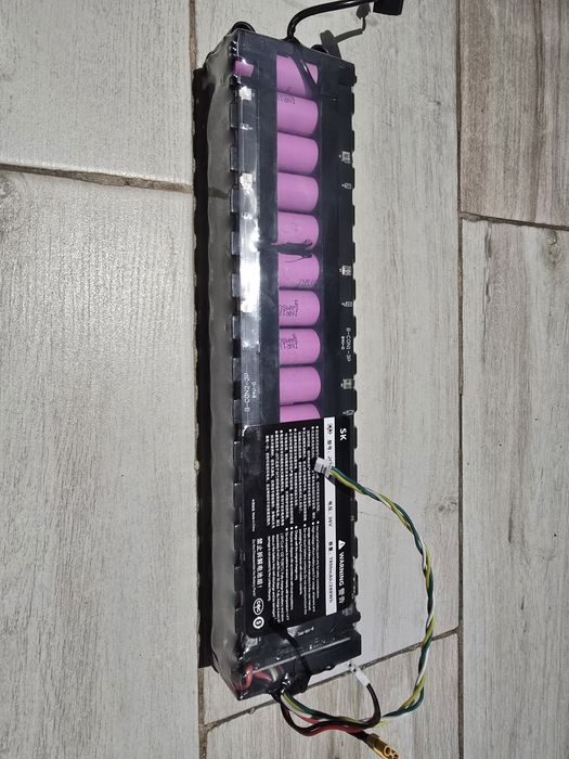 Vând baterie acumulator xiaomi m368, noua,36v si acumulator 36v nou