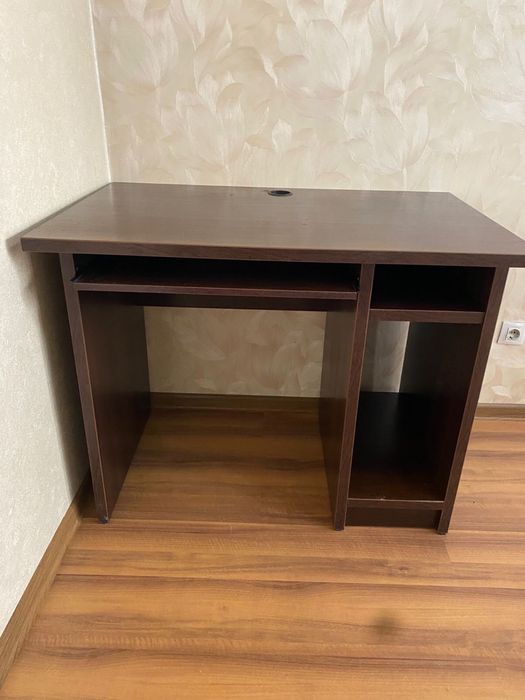 Продам компьютерный стол