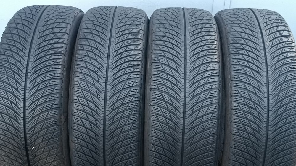 235/50/19 Michelin