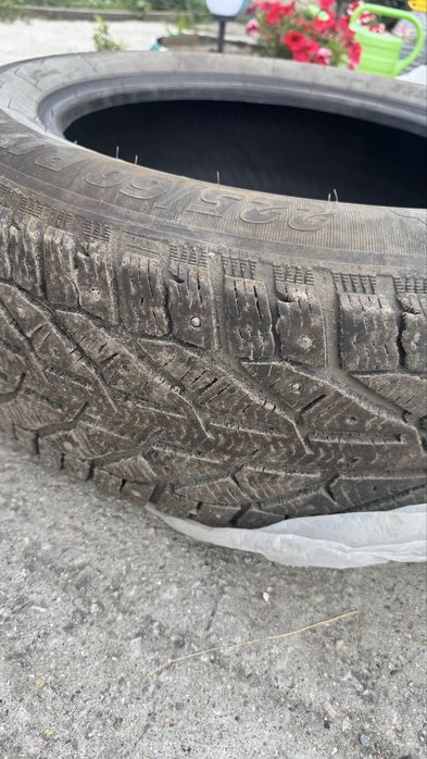 Продам зимние шины с шипами 225/60 R17