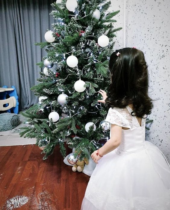 Новогодняя ёлка просто сказка