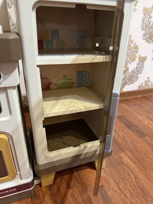 Продается игрушка кухня высота 100см