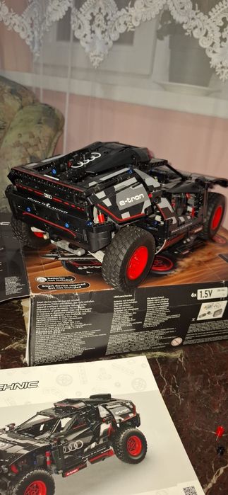 LEGO® Technic - Audi RS Q e-tron 42160