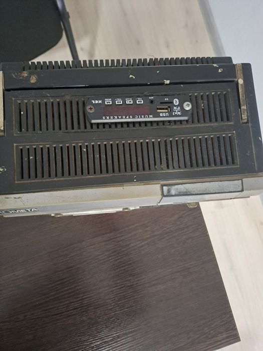 Magnitafon kameta ish holatida kalaonkasiz yuesbi o‘rnatilgan fleshka