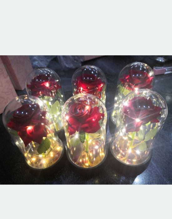 Роза в стъкленица с LED светлина
