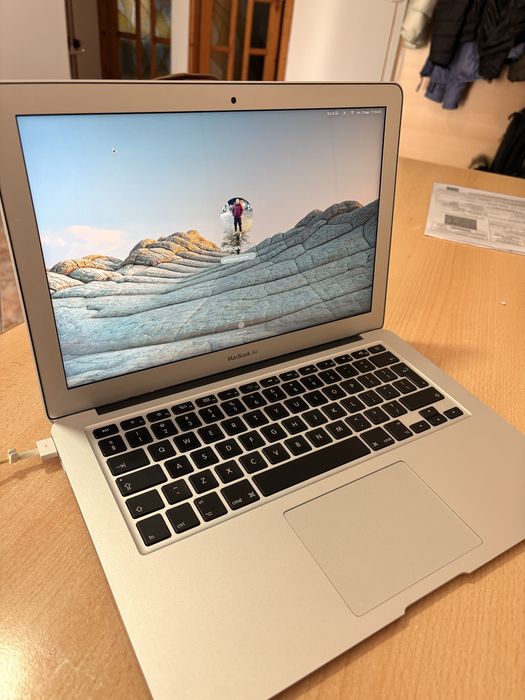 MacBook Air 13-inch (2017)