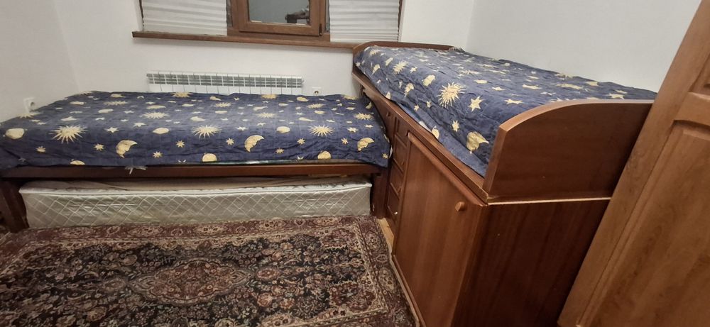 Продавам две легла 100х206